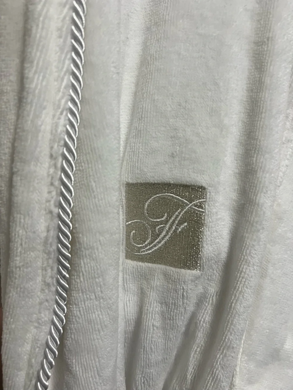 Fairmont Gold Luxury Bathrobe - Picture 7 of 9